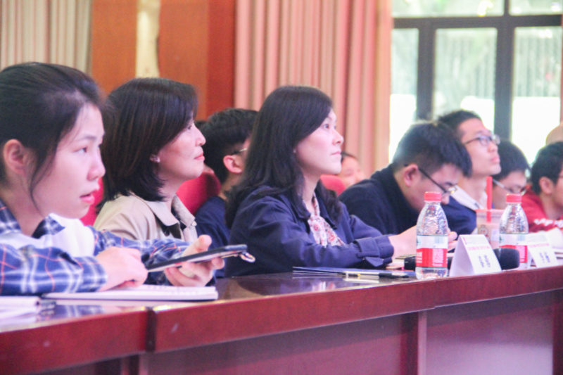 图片三 前排照片(近).jpg